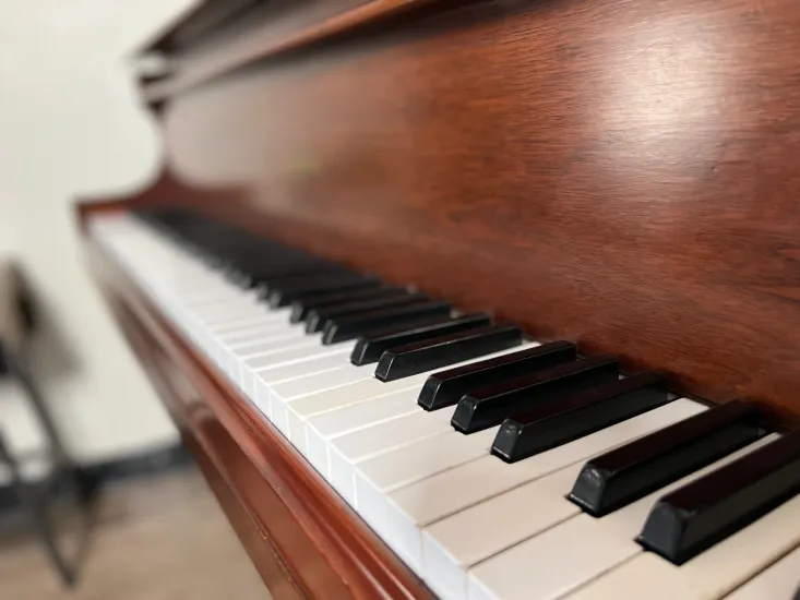 Cable Queen Anne Baby Grand - Image 10